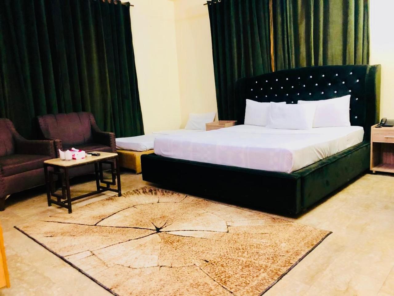 Blue Moon Residency Jinnah Super อิสลามาบัด ภายนอก รูปภาพ